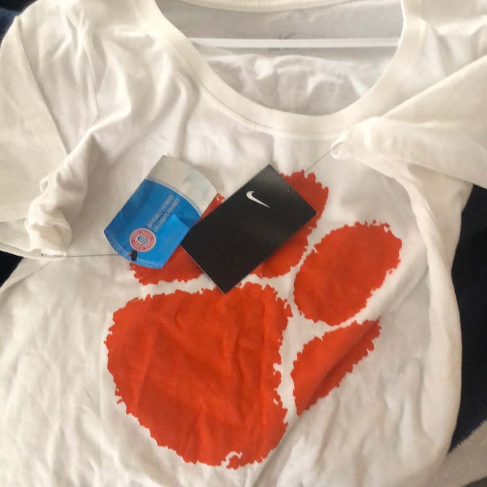 NWT Nike  women’s SzS Orange/White T-shirt w/Paw - Picture 4 of 6